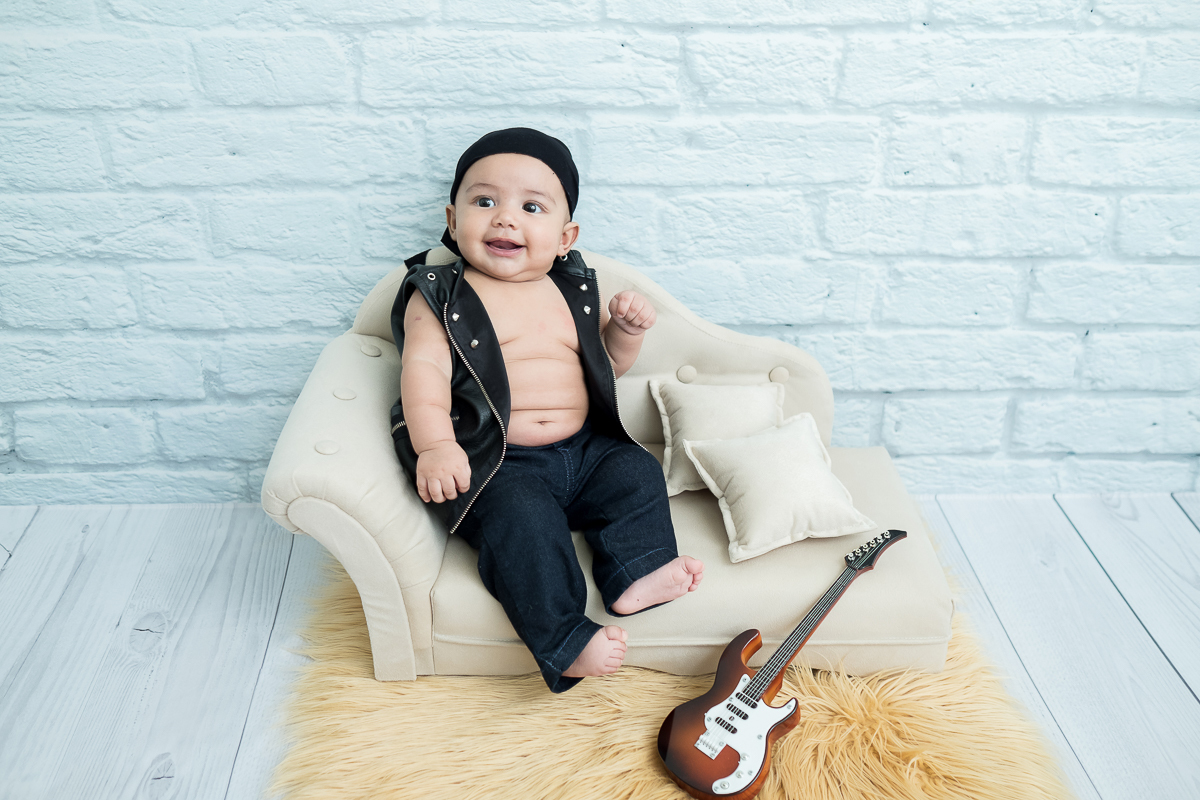 Com seus 4 meses o Enrico já esbanja muita simpatia. 

 Todo cheio de sorrisos e com aquelas dobrinhas de bebê que fazem a gente suspirar. 