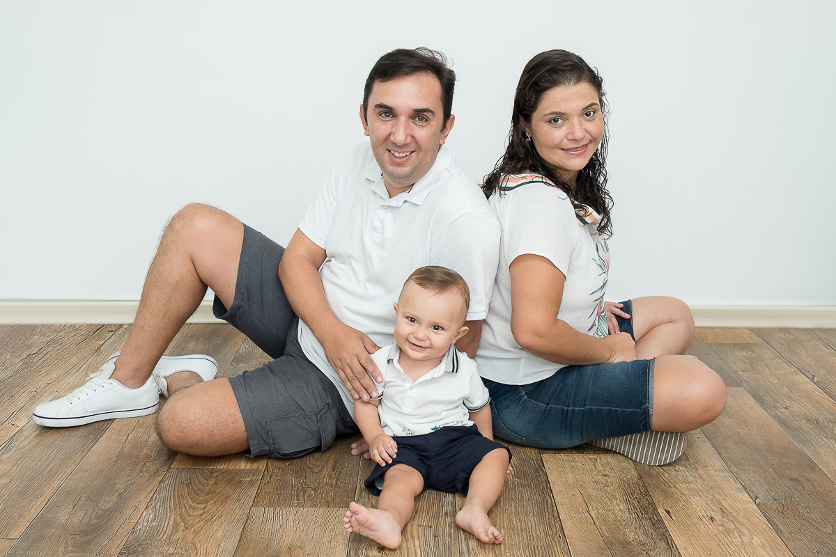 O Guilherme é um bebe encantador, na sua sessão de 9 meses aproveitamos para fazer a sessão de pascoa.

Impossível não se encantar com esse mocinho lindo!!