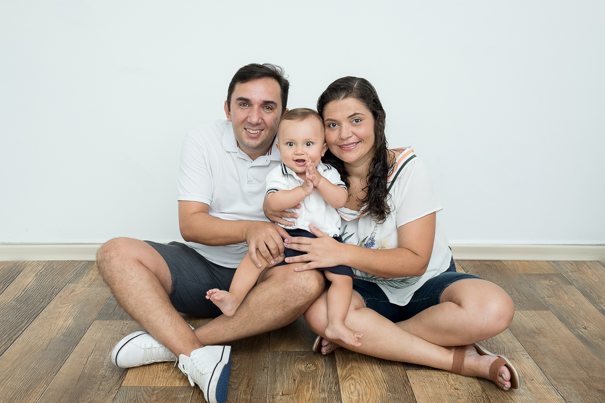 O Guilherme é um bebe encantador, na sua sessão de 9 meses aproveitamos para fazer a sessão de pascoa.

Impossível não se encantar com esse mocinho lindo!!