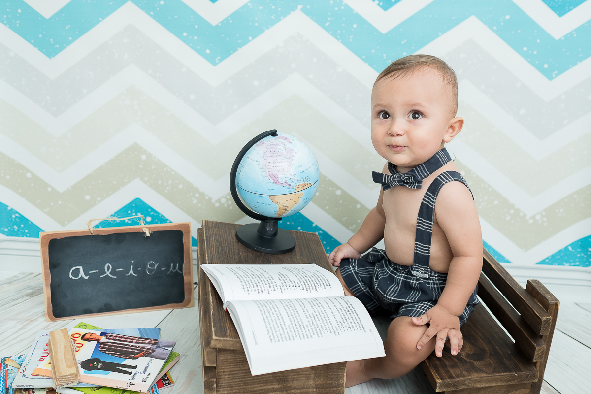 O Guilherme é um bebe encantador, na sua sessão de 9 meses aproveitamos para fazer a sessão de pascoa.

Impossível não se encantar com esse mocinho lindo!!