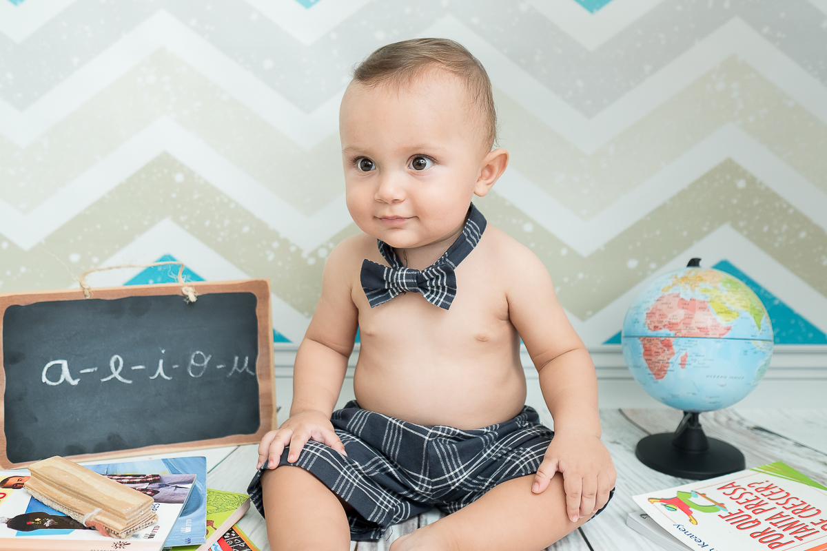 O Guilherme é um bebe encantador, na sua sessão de 9 meses aproveitamos para fazer a sessão de pascoa.

Impossível não se encantar com esse mocinho lindo!!