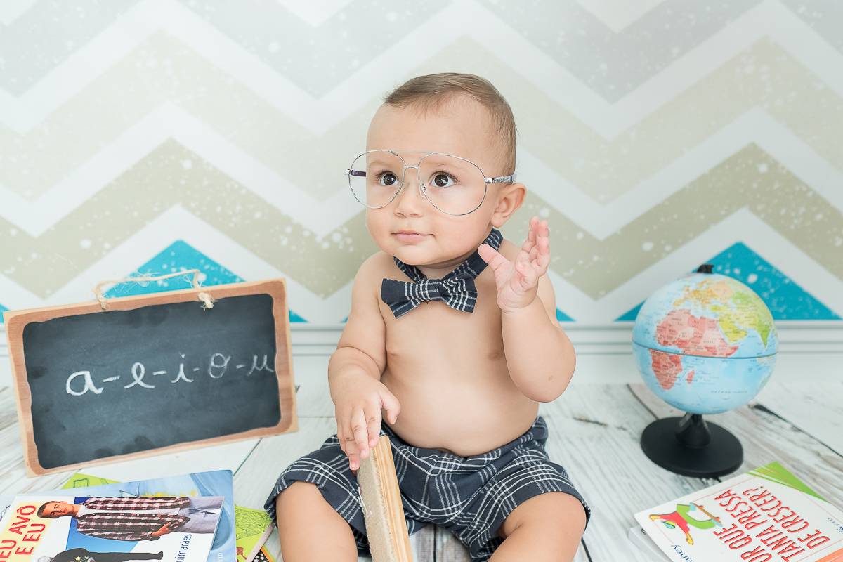 O Guilherme é um bebe encantador, na sua sessão de 9 meses aproveitamos para fazer a sessão de pascoa.

Impossível não se encantar com esse mocinho lindo!!