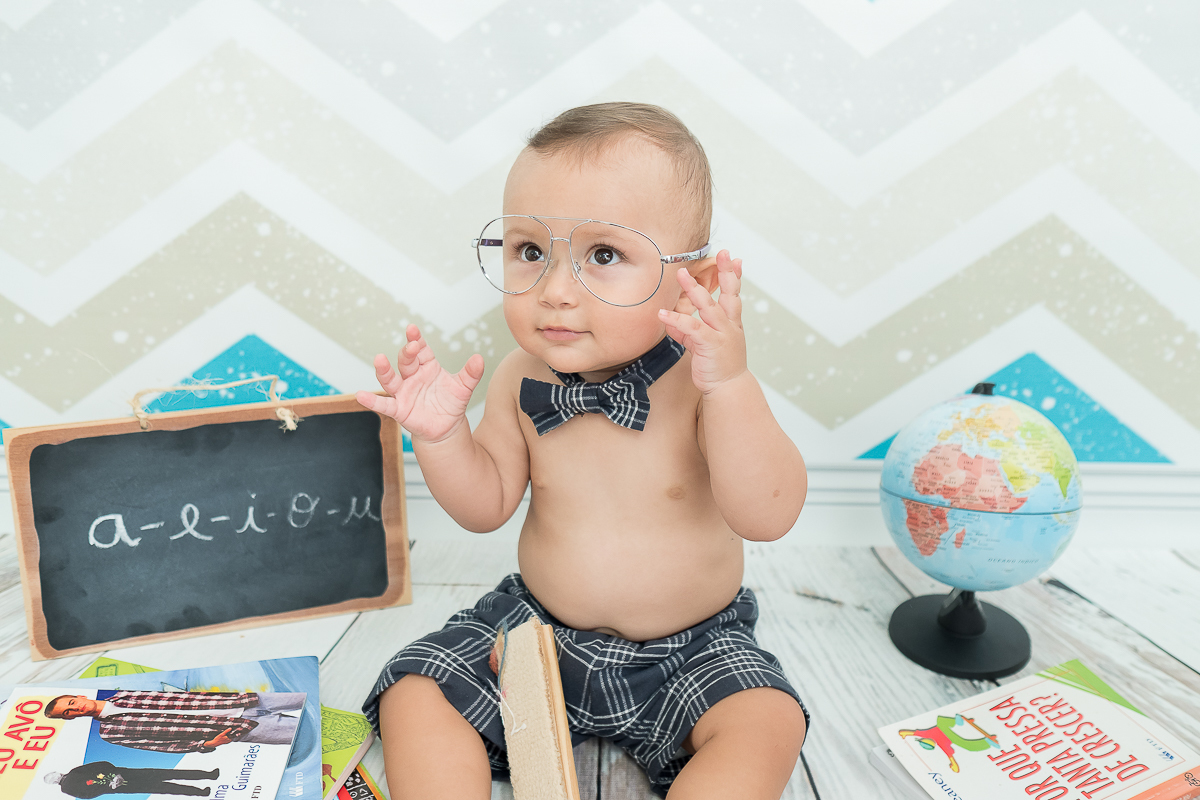 O Guilherme é um bebe encantador, na sua sessão de 9 meses aproveitamos para fazer a sessão de pascoa.

Impossível não se encantar com esse mocinho lindo!!
