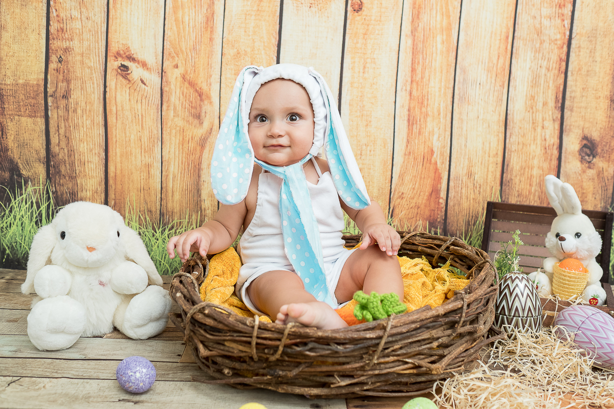 O Guilherme é um bebe encantador, na sua sessão de 9 meses aproveitamos para fazer a sessão de pascoa.

Impossível não se encantar com esse mocinho lindo!!