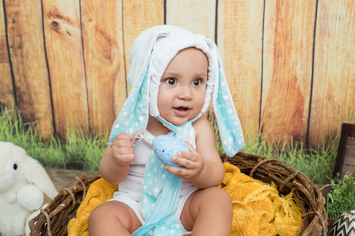 O Guilherme é um bebe encantador, na sua sessão de 9 meses aproveitamos para fazer a sessão de pascoa.

Impossível não se encantar com esse mocinho lindo!!