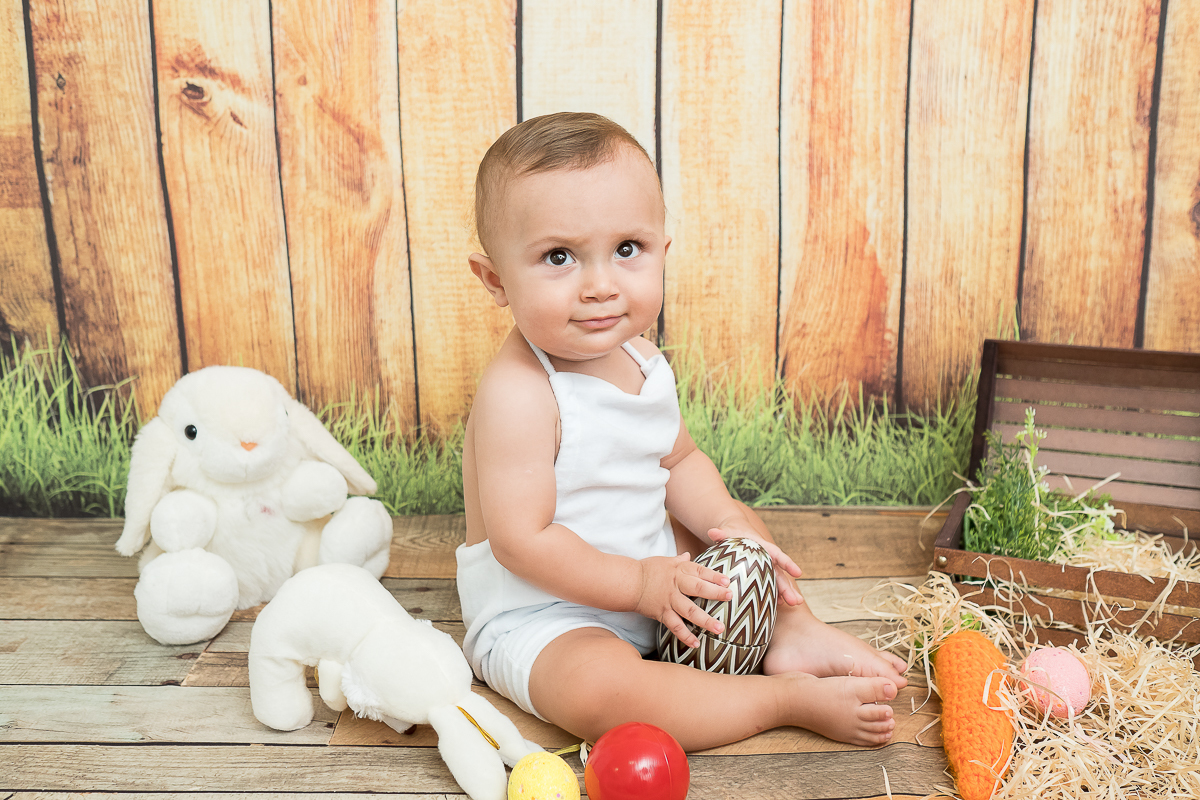 O Guilherme é um bebe encantador, na sua sessão de 9 meses aproveitamos para fazer a sessão de pascoa.

Impossível não se encantar com esse mocinho lindo!!