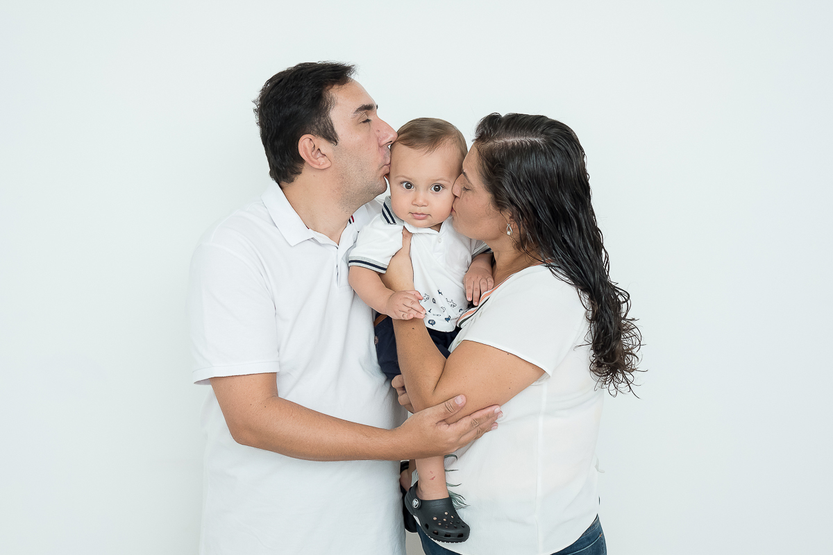 O Guilherme é um bebe encantador, na sua sessão de 9 meses aproveitamos para fazer a sessão de pascoa.

Impossível não se encantar com esse mocinho lindo!!