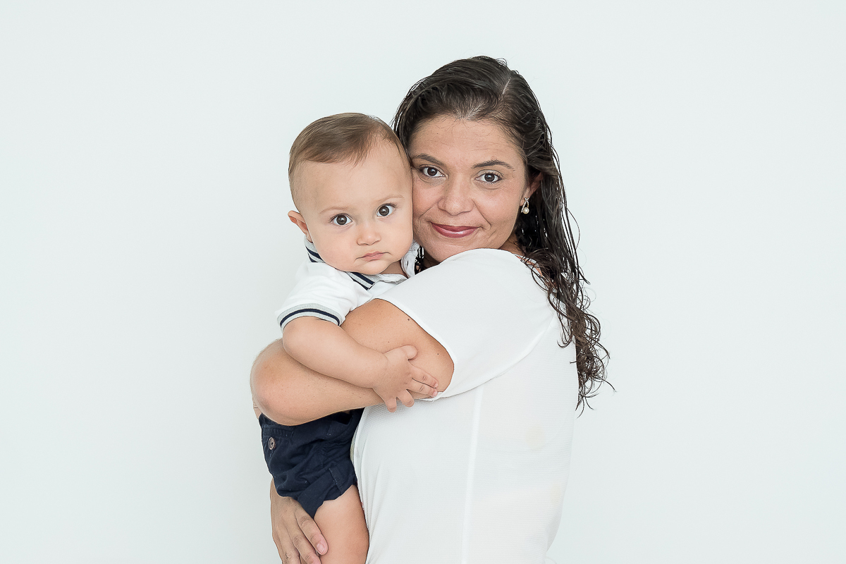 O Guilherme é um bebe encantador, na sua sessão de 9 meses aproveitamos para fazer a sessão de pascoa.

Impossível não se encantar com esse mocinho lindo!!