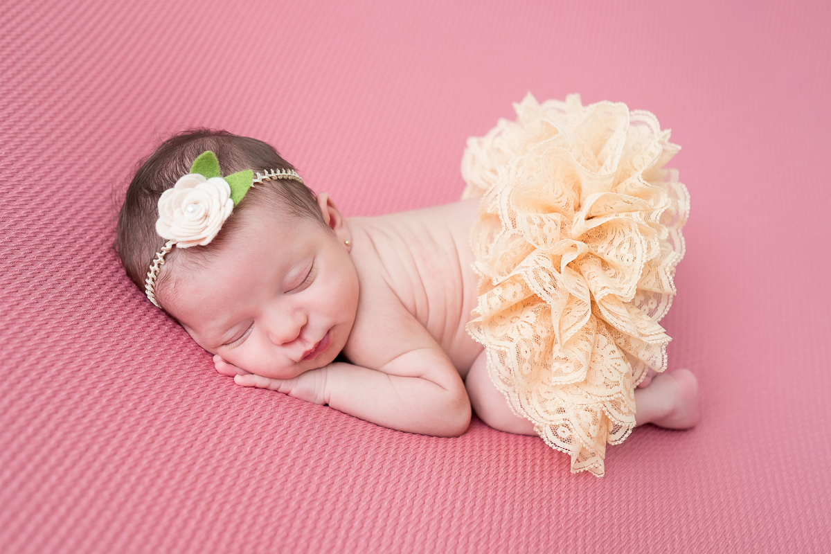 Maria Iris com seus primeiros 16 dias de vida. Toda linda e tranquila, um pacotinho de delicadeza. 

Impossível não morrer de suspiros ao fotografar essas fofuras