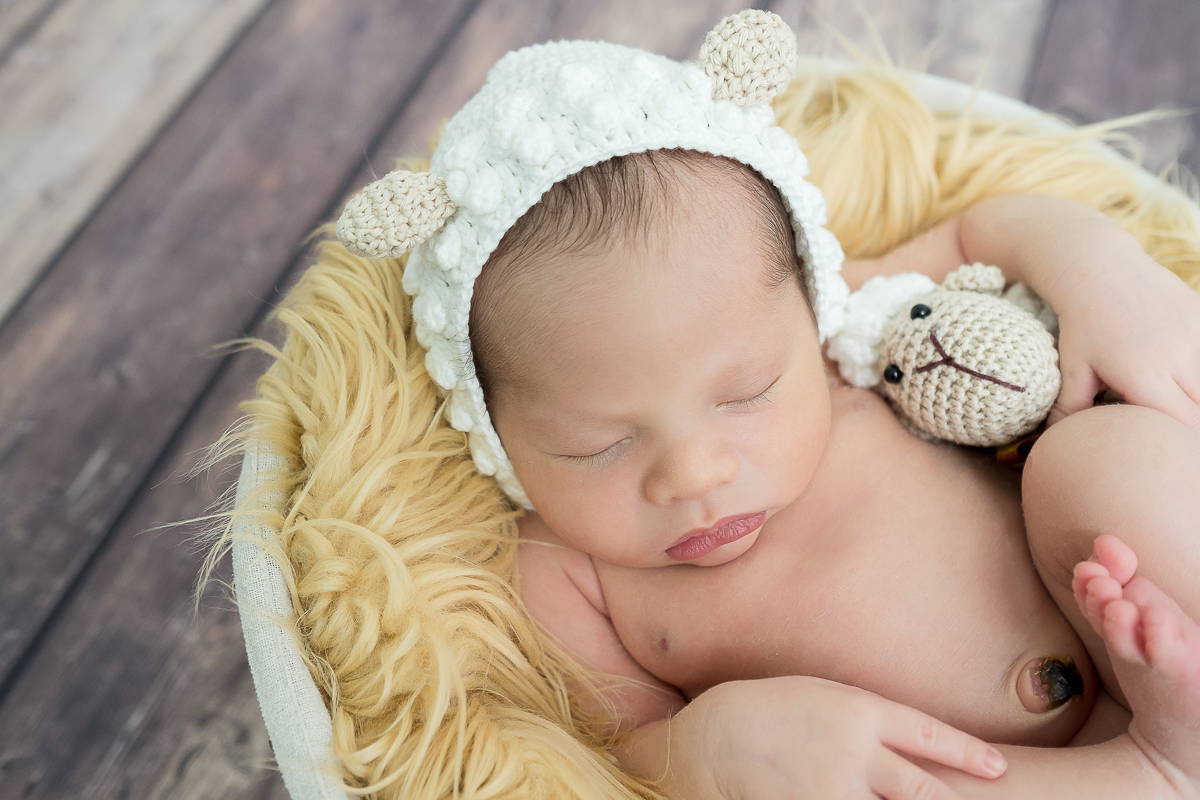 O Lorenzo já apareceu por aqui dentro da barriga da mamãe e agora  trago um pouquinho dos seus 9 primeiros dias de vida, todo gordinho e charmoso, já fazendo a gente suspirar… ♥ 