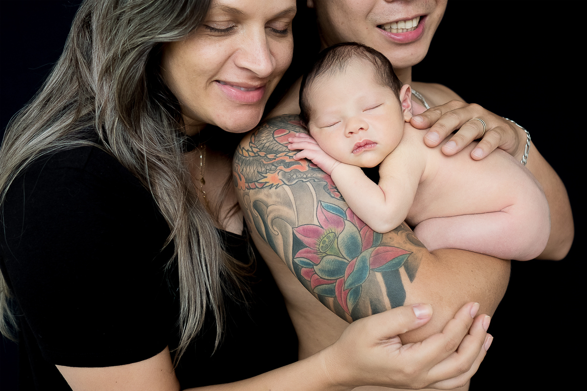 O Lorenzo já apareceu por aqui dentro da barriga da mamãe e agora  trago um pouquinho dos seus 9 primeiros dias de vida, todo gordinho e charmoso, já fazendo a gente suspirar… ♥ 