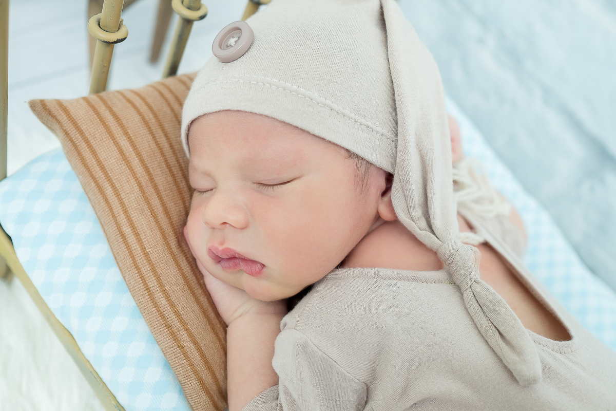 O Lorenzo já apareceu por aqui dentro da barriga da mamãe e agora  trago um pouquinho dos seus 9 primeiros dias de vida, todo gordinho e charmoso, já fazendo a gente suspirar… ♥ 