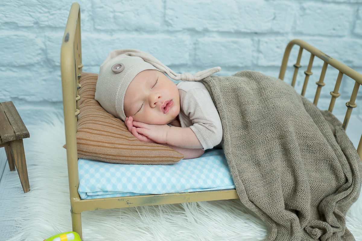 O Lorenzo já apareceu por aqui dentro da barriga da mamãe e agora  trago um pouquinho dos seus 9 primeiros dias de vida, todo gordinho e charmoso, já fazendo a gente suspirar… ♥ 