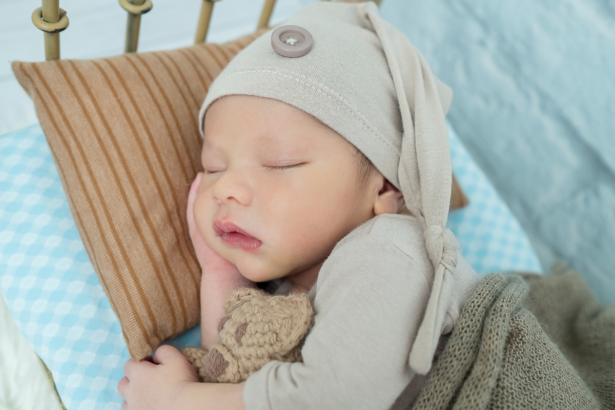 O Lorenzo já apareceu por aqui dentro da barriga da mamãe e agora  trago um pouquinho dos seus 9 primeiros dias de vida, todo gordinho e charmoso, já fazendo a gente suspirar… ♥ 