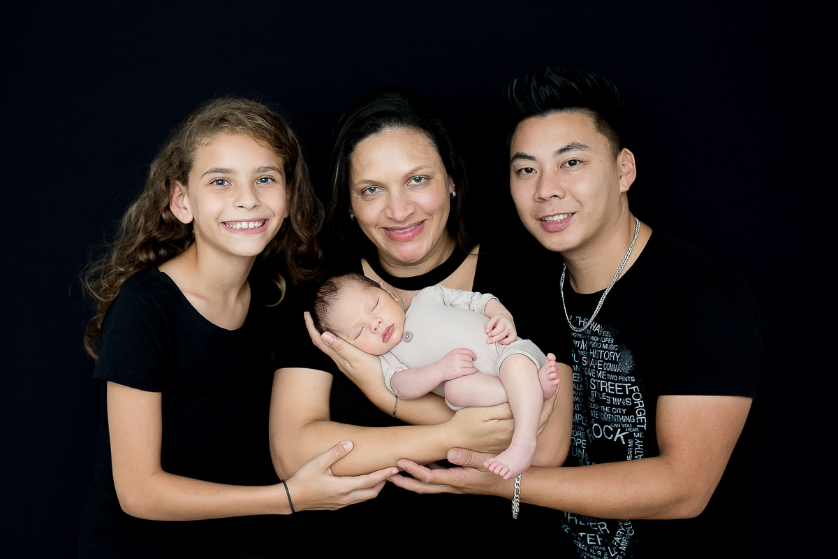 O Lorenzo já apareceu por aqui dentro da barriga da mamãe e agora  trago um pouquinho dos seus 9 primeiros dias de vida, todo gordinho e charmoso, já fazendo a gente suspirar… ♥ 