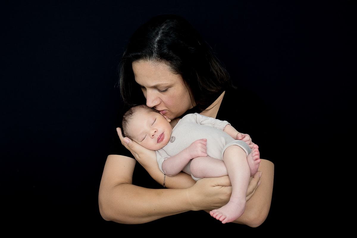 O Lorenzo já apareceu por aqui dentro da barriga da mamãe e agora  trago um pouquinho dos seus 9 primeiros dias de vida, todo gordinho e charmoso, já fazendo a gente suspirar… ♥ 