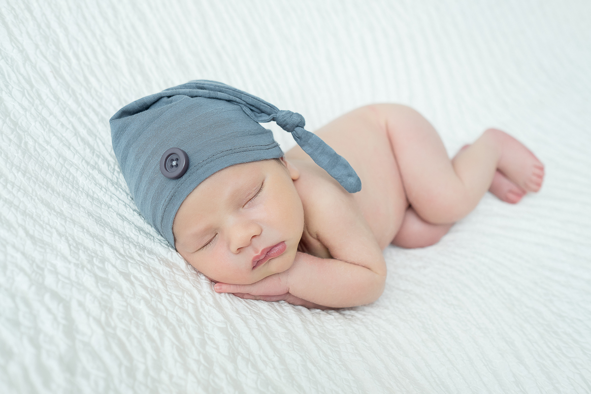 O Lorenzo já apareceu por aqui dentro da barriga da mamãe e agora  trago um pouquinho dos seus 9 primeiros dias de vida, todo gordinho e charmoso, já fazendo a gente suspirar… ♥ 