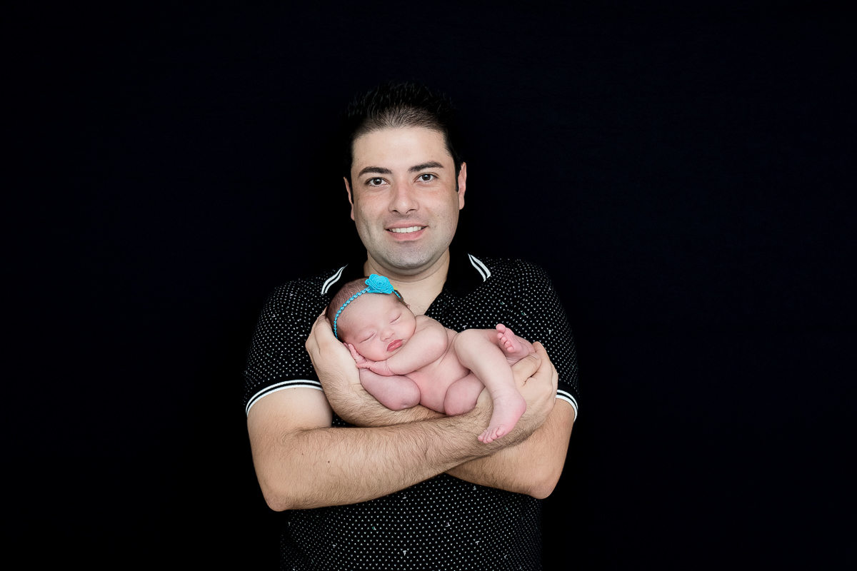 A Eloah é uma bonequinha que tivemos o prazer de fazer sua sessão newborn, com 8 dias de vida, ficou uma doçura. Ela é toda linda e delicada, dona dessas bochechas mais fofas que nos deixou completamente apaixonados     