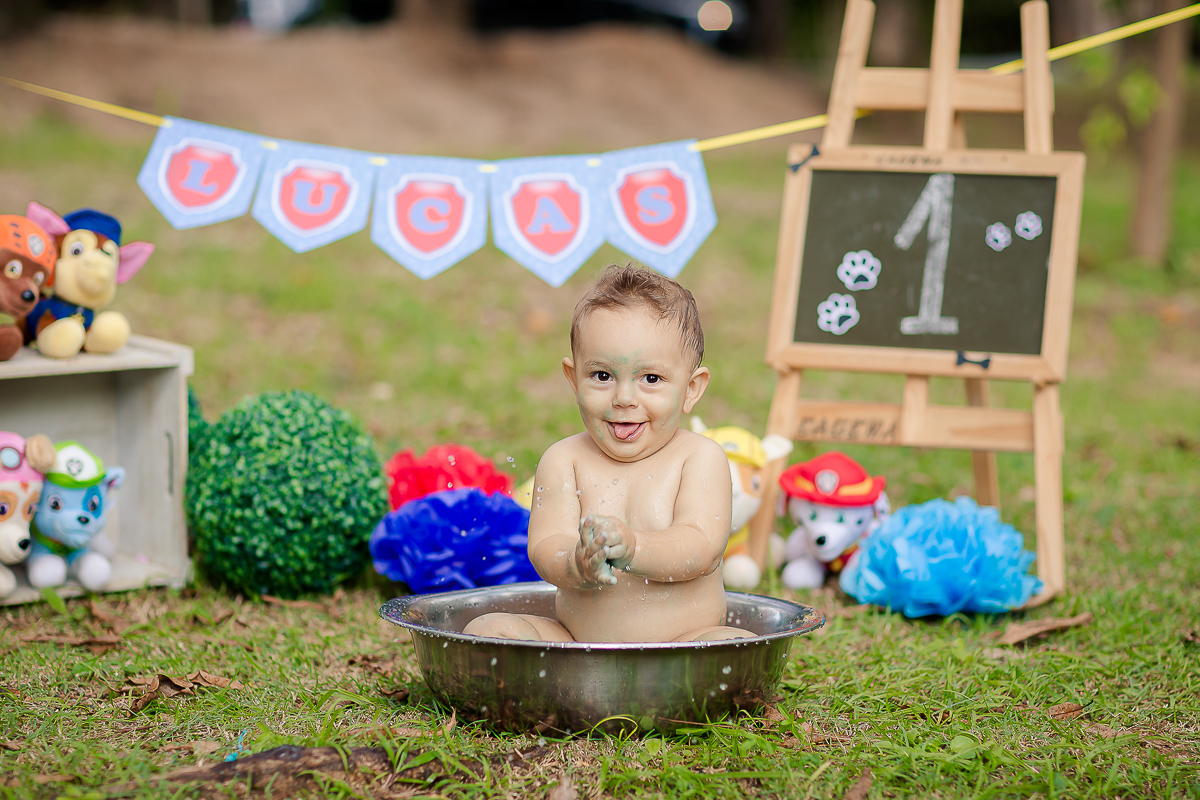 Estivemos com esse lindão desde seus primeiros dias de vida e agora chegamos a última sessão do seu acompanhamento. Fizemos um Smash com o tema patrulha canina para o pequeno se lambuzar a vontade. O Lucas sempre todo apaixonante, doce e com esse sorriso 
