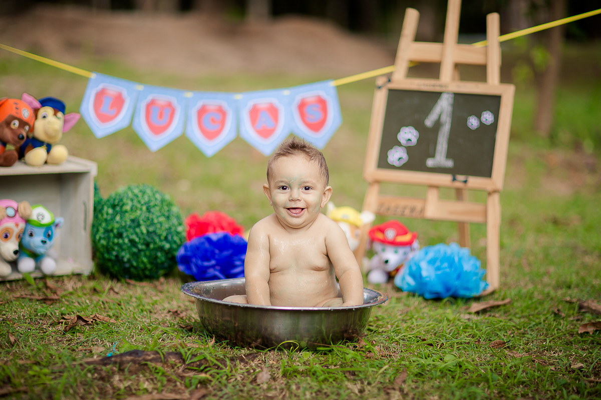 Estivemos com esse lindão desde seus primeiros dias de vida e agora chegamos a última sessão do seu acompanhamento. Fizemos um Smash com o tema patrulha canina para o pequeno se lambuzar a vontade. O Lucas sempre todo apaixonante, doce e com esse sorriso 