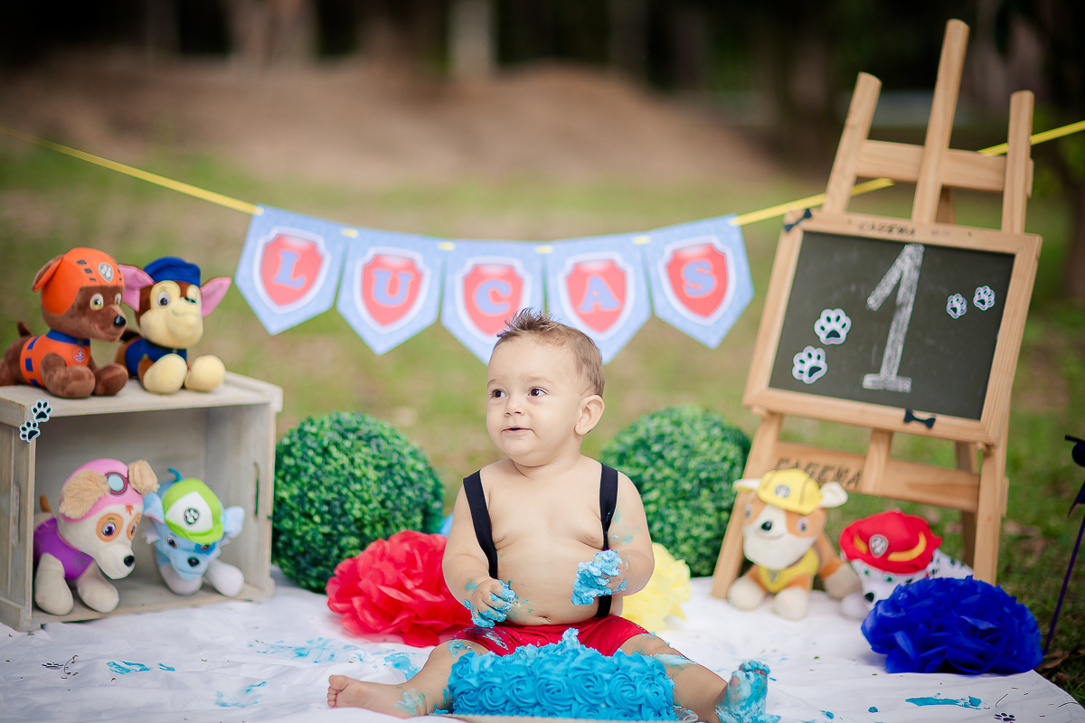 Estivemos com esse lindão desde seus primeiros dias de vida e agora chegamos a última sessão do seu acompanhamento. Fizemos um Smash com o tema patrulha canina para o pequeno se lambuzar a vontade. O Lucas sempre todo apaixonante, doce e com esse sorriso 