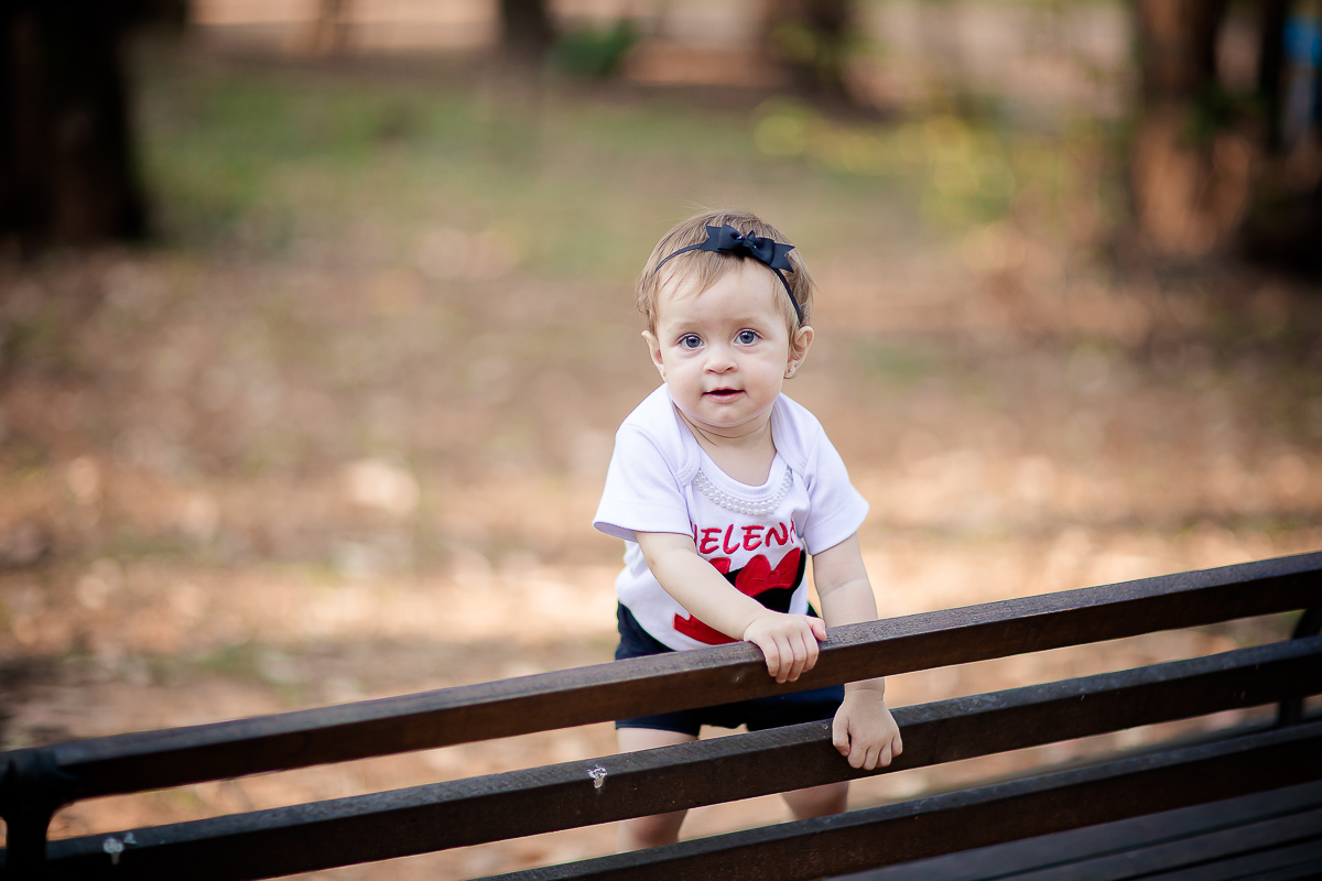 e quem resiste ao tema Minnie? Foi este o tema escolhido para o Smash The Cake da pequena. Ela adorou a brincadeira e se divertiu com o bolo, se lambuzou bastante. E o mais legal é que os papais também entraram na brincadeira e se lambuzaram muitoooo
