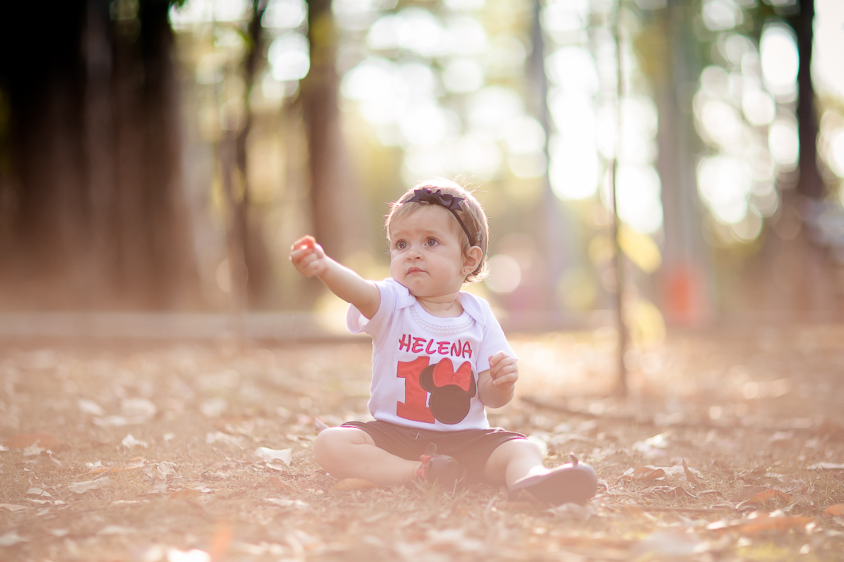 e quem resiste ao tema Minnie? Foi este o tema escolhido para o Smash The Cake da pequena. Ela adorou a brincadeira e se divertiu com o bolo, se lambuzou bastante. E o mais legal é que os papais também entraram na brincadeira e se lambuzaram muitoooo