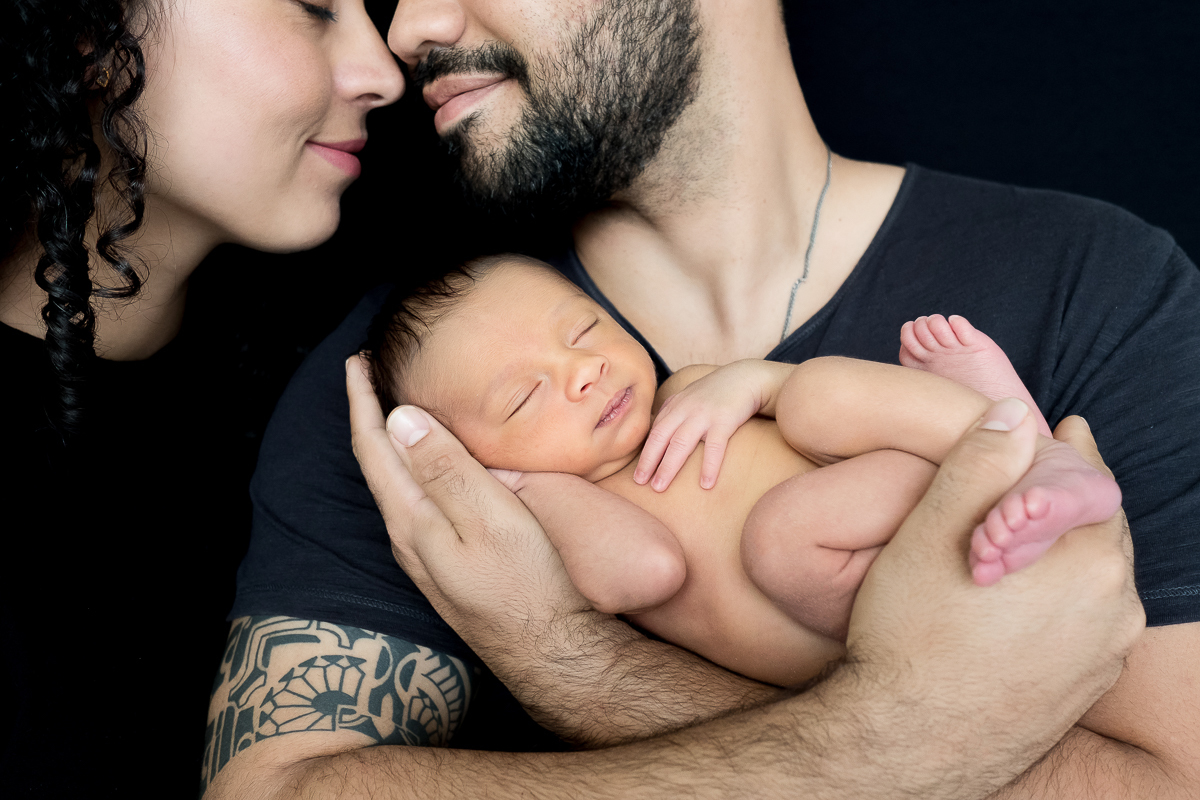 O Benício chegou trazendo ainda mais amor ♥

com 9 dias de vida essa linda família veio ao estúdio e foi só suspiros...um pequeno com traços delicados, miudinho mas cheio de dobrinhas! muito amor por cada fotografias que fizemos <3 