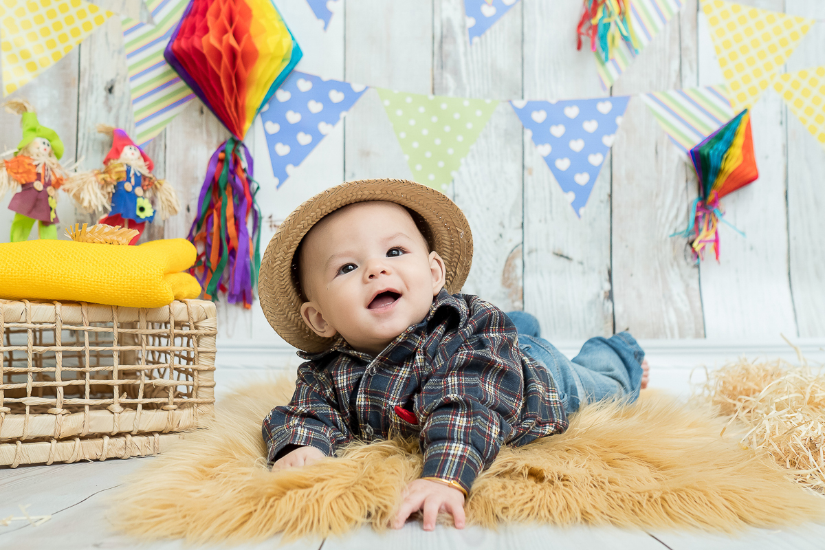 Dérick voltou ao nosso estúdio para sua sessão de 6 meses

Como é bom registrar cada fase de desenvolvimento desses pequenos 

 dessa vez o tema escolhido foi de festa junina e balão... Tem como não se apaixonar?
