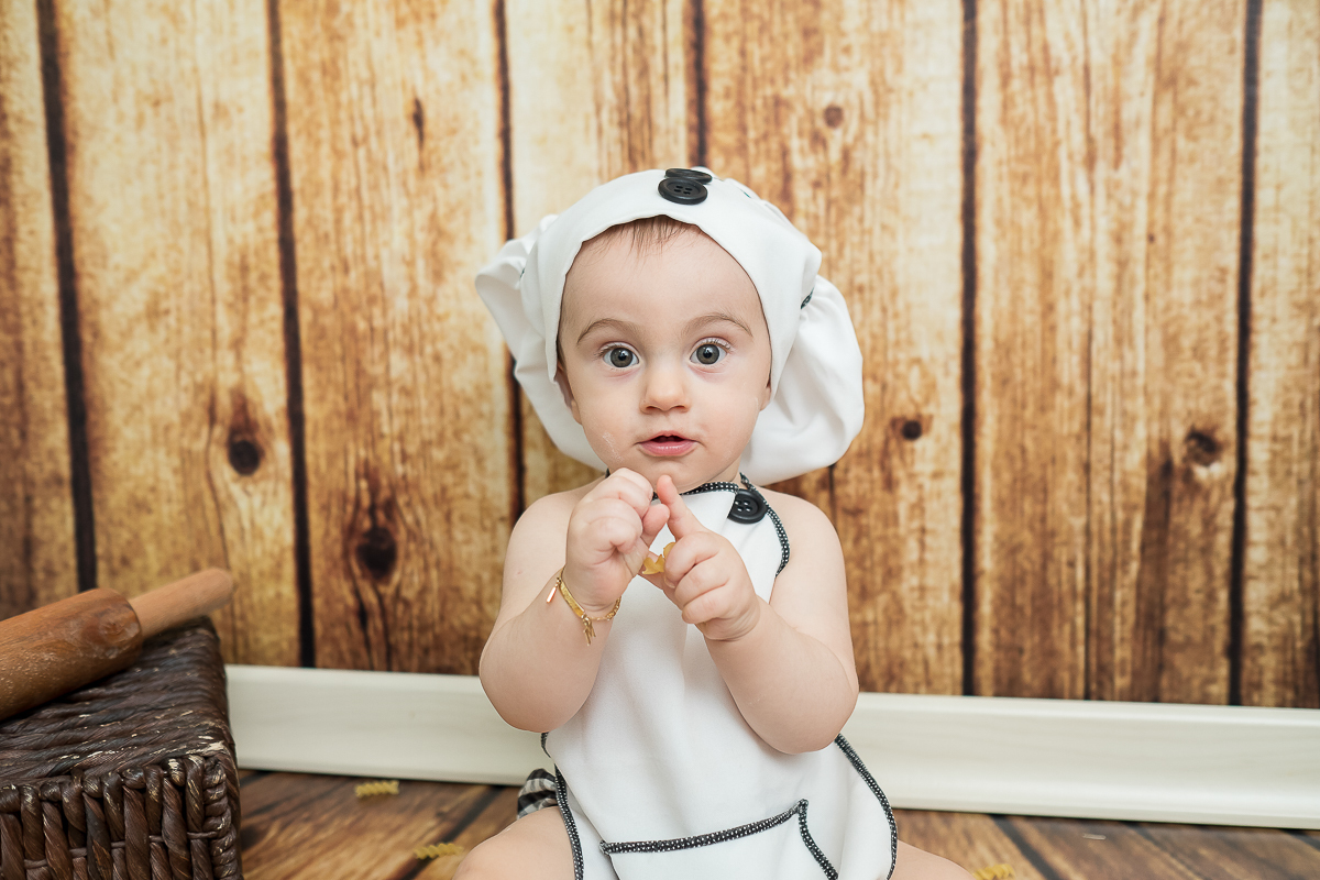 O Matheus completou 9 meses e está cada vez mais difícil escolher quais fotos dos ensaios postar, cada mês que passa ele fica mais lindo e encantador. Este mês a sessão teve o tema de festa junina, e esse caipirinha arrasou
