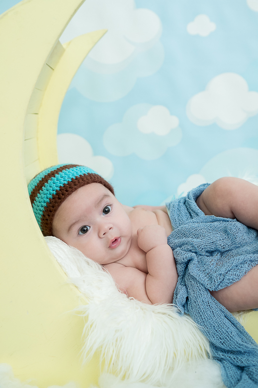 O Arthur nos surpreendeu quando chegou para a segunda sessão de fotos, pois ele havia mudado muito! Ele esta super gordinho e esperto. Arthur nos deixou derretidos. 

Nessa sessão registramos a primeira festa junina desse príncipe