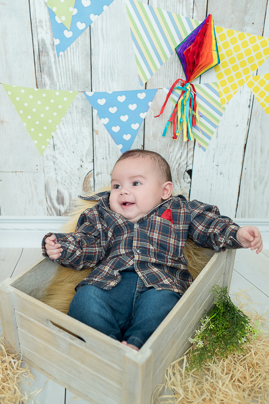 O Arthur nos surpreendeu quando chegou para a segunda sessão de fotos, pois ele havia mudado muito! Ele esta super gordinho e esperto. Arthur nos deixou derretidos. 

Nessa sessão registramos a primeira festa junina desse príncipe