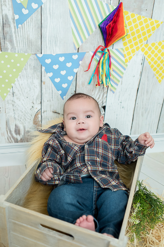 O Arthur nos surpreendeu quando chegou para a segunda sessão de fotos, pois ele havia mudado muito! Ele esta super gordinho e esperto. Arthur nos deixou derretidos. 

Nessa sessão registramos a primeira festa junina desse príncipe