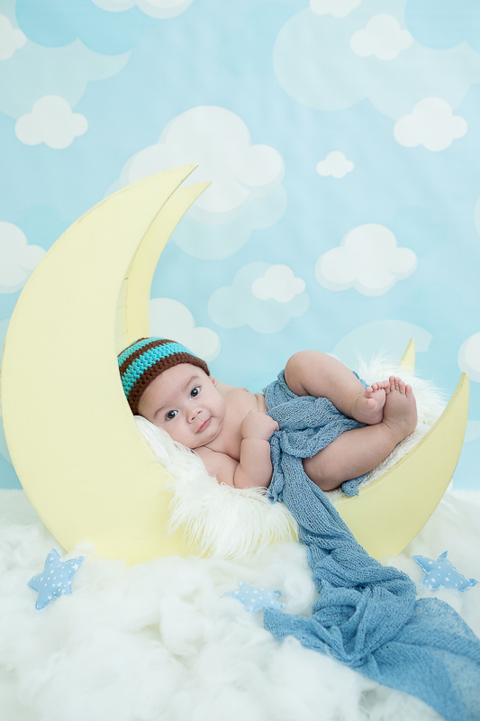 O Arthur nos surpreendeu quando chegou para a segunda sessão de fotos, pois ele havia mudado muito! Ele esta super gordinho e esperto. Arthur nos deixou derretidos. 

Nessa sessão registramos a primeira festa junina desse príncipe