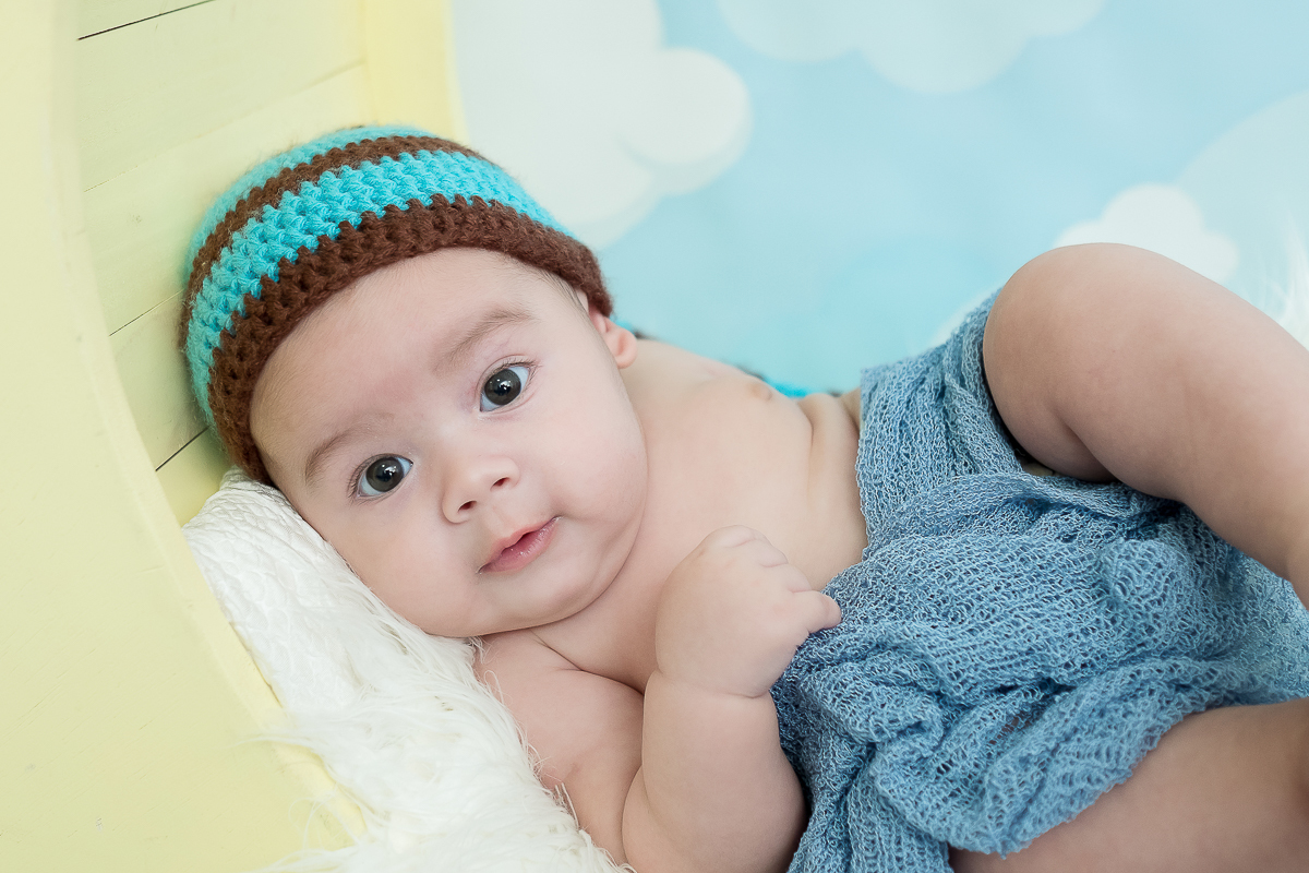O Arthur nos surpreendeu quando chegou para a segunda sessão de fotos, pois ele havia mudado muito! Ele esta super gordinho e esperto. Arthur nos deixou derretidos. 

Nessa sessão registramos a primeira festa junina desse príncipe