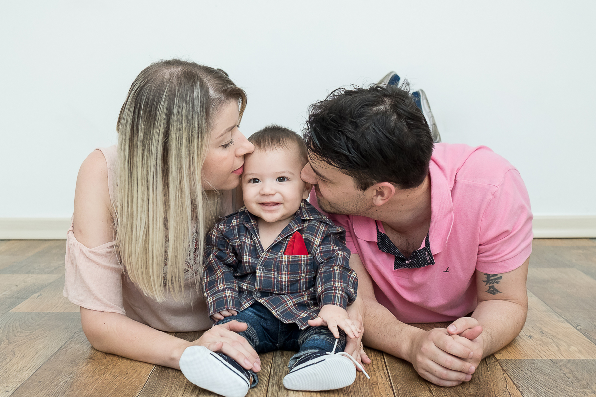 Com roupinha e cenário típicos das comemorações de junho, Rafael com seus 6 meses de vida se divertiu muito na sessão de fotos, dando ao ensaio o clima de descontração e de uma verdadeira festa

Ficamos encantados com essa fofura!!!