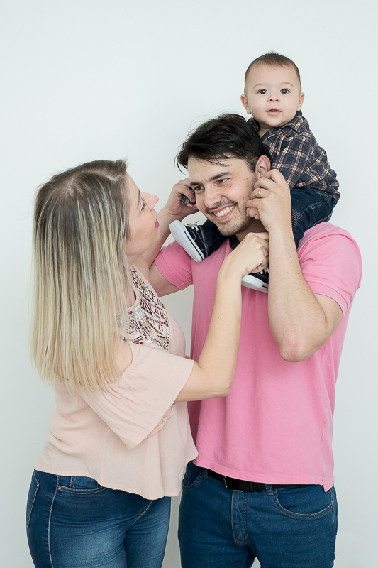 Com roupinha e cenário típicos das comemorações de junho, Rafael com seus 6 meses de vida se divertiu muito na sessão de fotos, dando ao ensaio o clima de descontração e de uma verdadeira festa

Ficamos encantados com essa fofura!!!