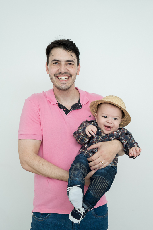 Com roupinha e cenário típicos das comemorações de junho, Rafael com seus 6 meses de vida se divertiu muito na sessão de fotos, dando ao ensaio o clima de descontração e de uma verdadeira festa

Ficamos encantados com essa fofura!!!