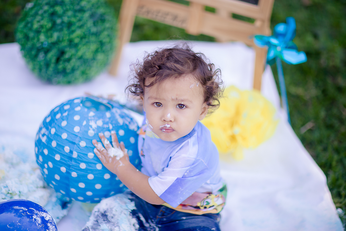 Depois de um ano conosco chegou ao fim o acompanhamento do Vicente e nada melhor para comemorar o 1º aninho com muita bagunça e um bolo

O Vi é menininho muito esperto...e essa cabeça cheia de cachinhos?? <3 <3 