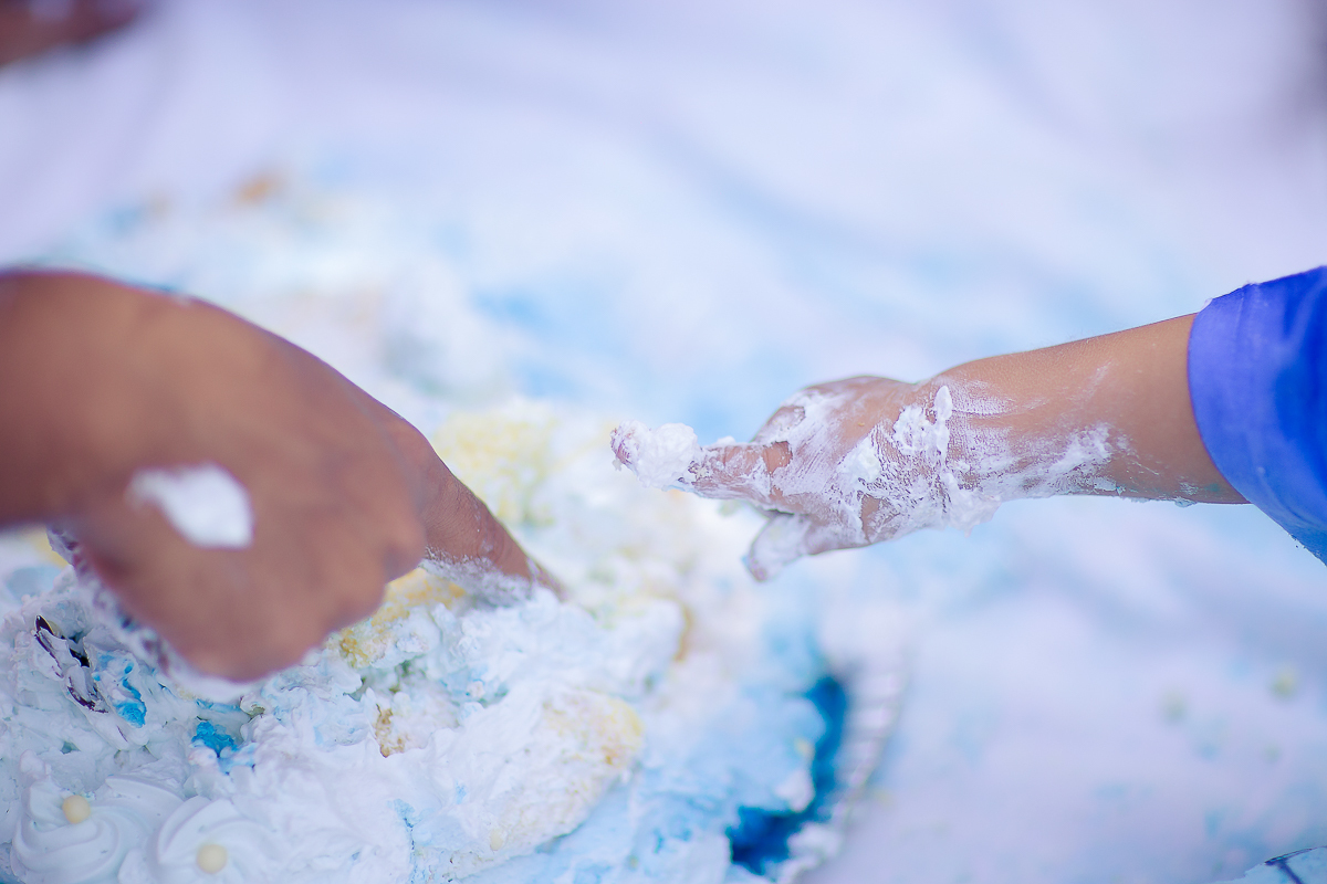 Depois de um ano conosco chegou ao fim o acompanhamento do Vicente e nada melhor para comemorar o 1º aninho com muita bagunça e um bolo

O Vi é menininho muito esperto...e essa cabeça cheia de cachinhos?? <3 <3 