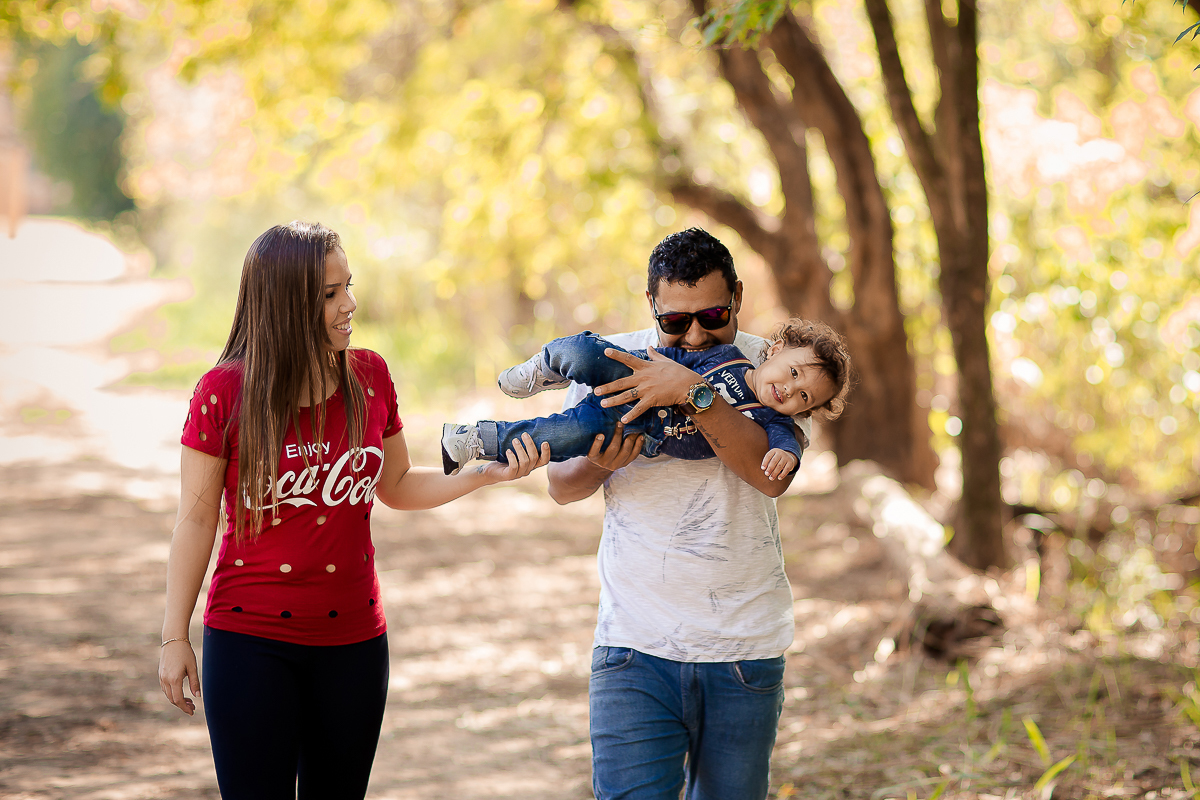 Depois de um ano conosco chegou ao fim o acompanhamento do Vicente e nada melhor para comemorar o 1º aninho com muita bagunça e um bolo

O Vi é menininho muito esperto...e essa cabeça cheia de cachinhos?? <3 <3 