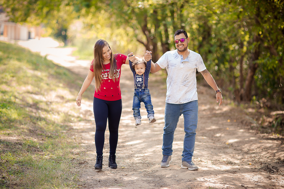 Depois de um ano conosco chegou ao fim o acompanhamento do Vicente e nada melhor para comemorar o 1º aninho com muita bagunça e um bolo

O Vi é menininho muito esperto...e essa cabeça cheia de cachinhos?? <3 <3 