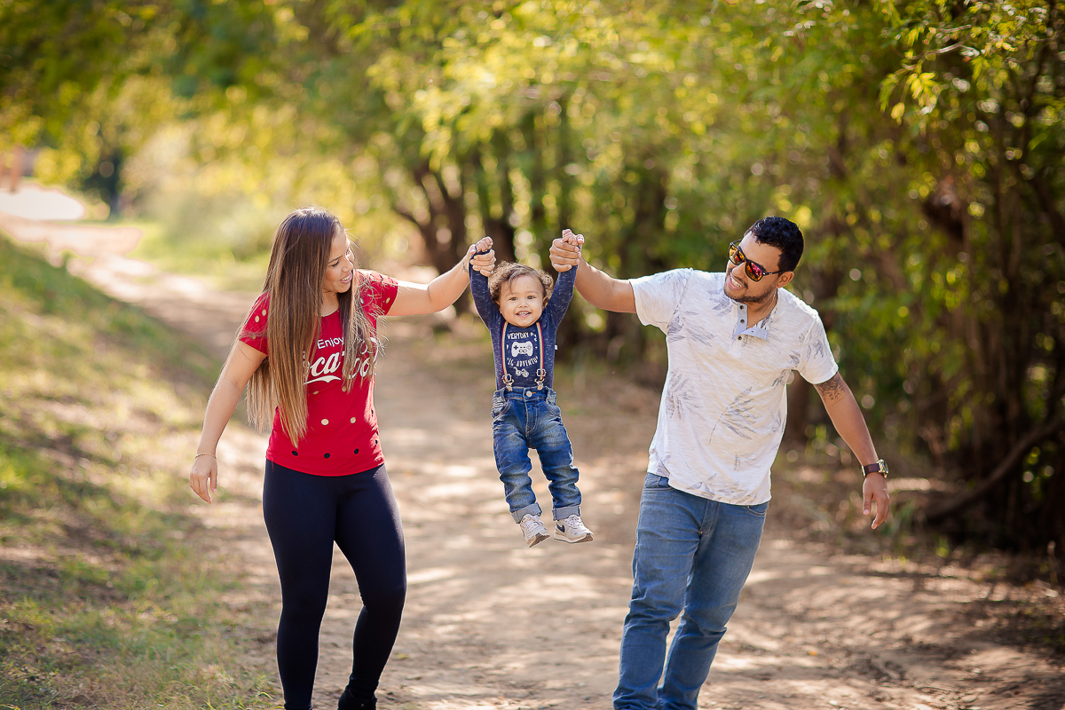 Depois de um ano conosco chegou ao fim o acompanhamento do Vicente e nada melhor para comemorar o 1º aninho com muita bagunça e um bolo

O Vi é menininho muito esperto...e essa cabeça cheia de cachinhos?? <3 <3 