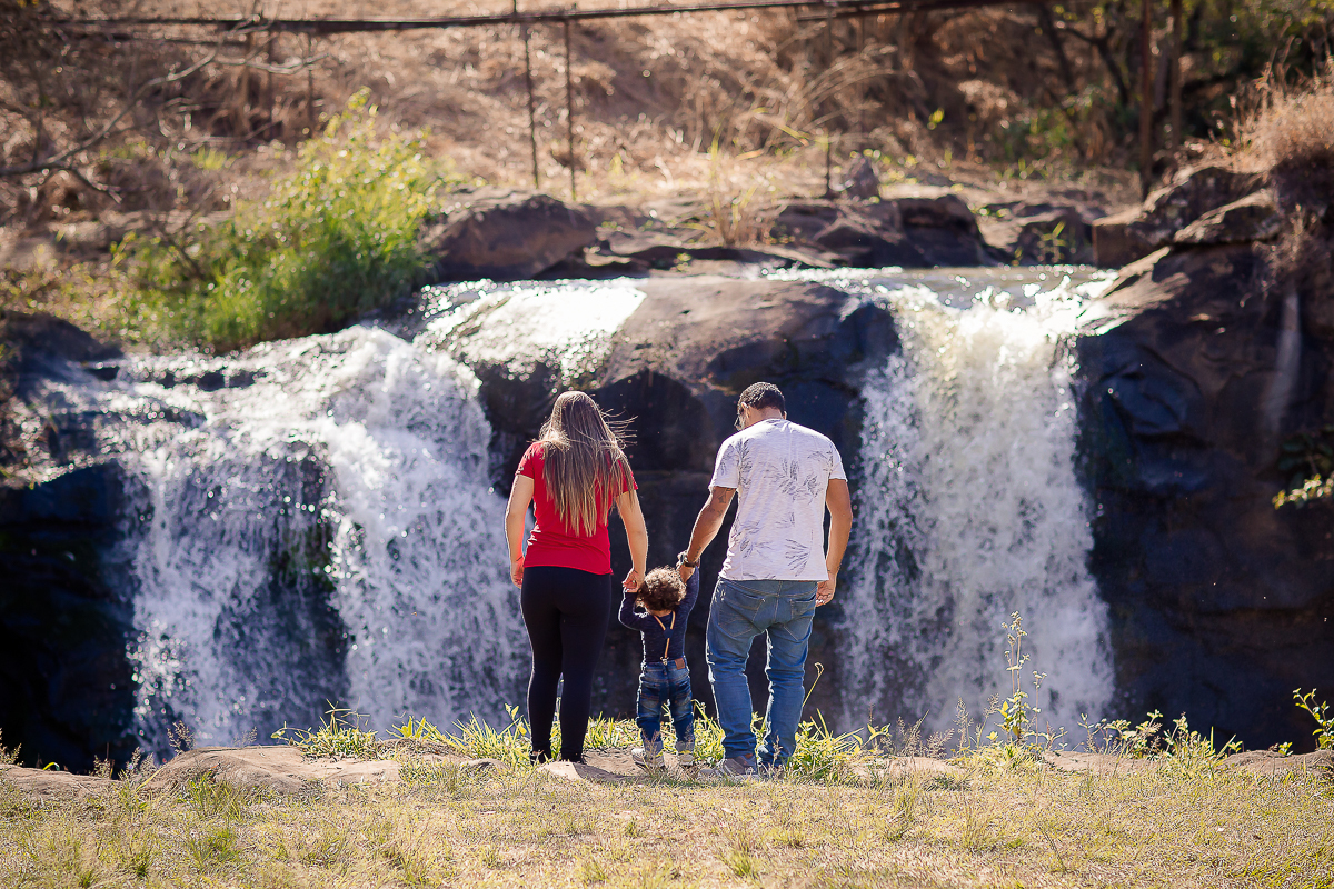 Depois de um ano conosco chegou ao fim o acompanhamento do Vicente e nada melhor para comemorar o 1º aninho com muita bagunça e um bolo

O Vi é menininho muito esperto...e essa cabeça cheia de cachinhos?? <3 <3 