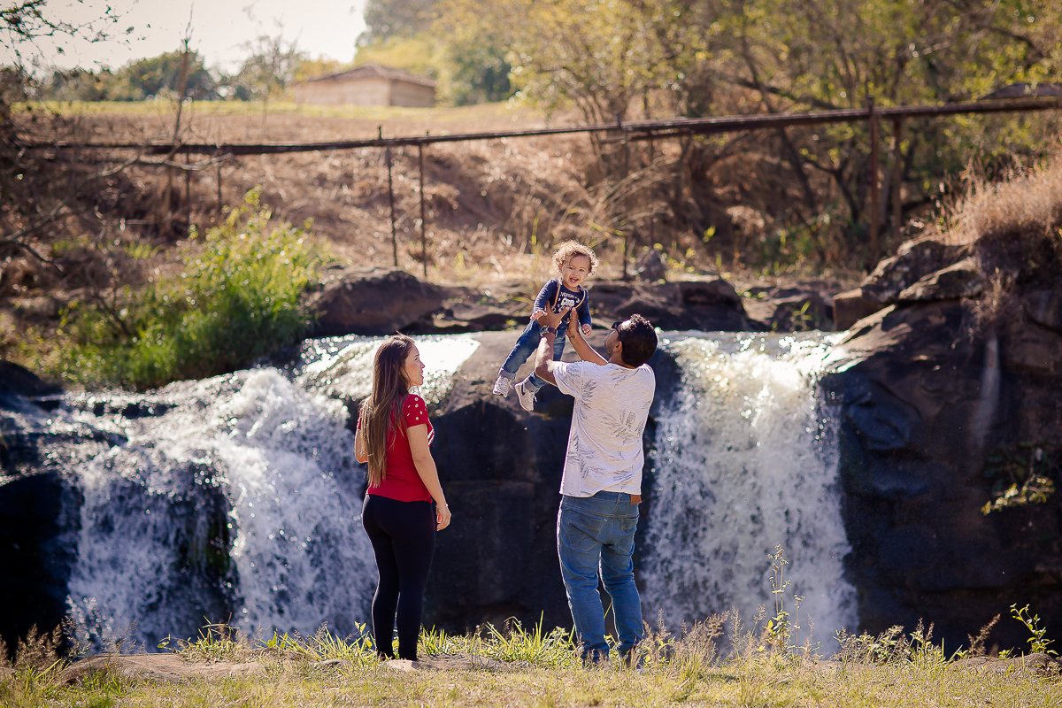 Depois de um ano conosco chegou ao fim o acompanhamento do Vicente e nada melhor para comemorar o 1º aninho com muita bagunça e um bolo

O Vi é menininho muito esperto...e essa cabeça cheia de cachinhos?? <3 <3 