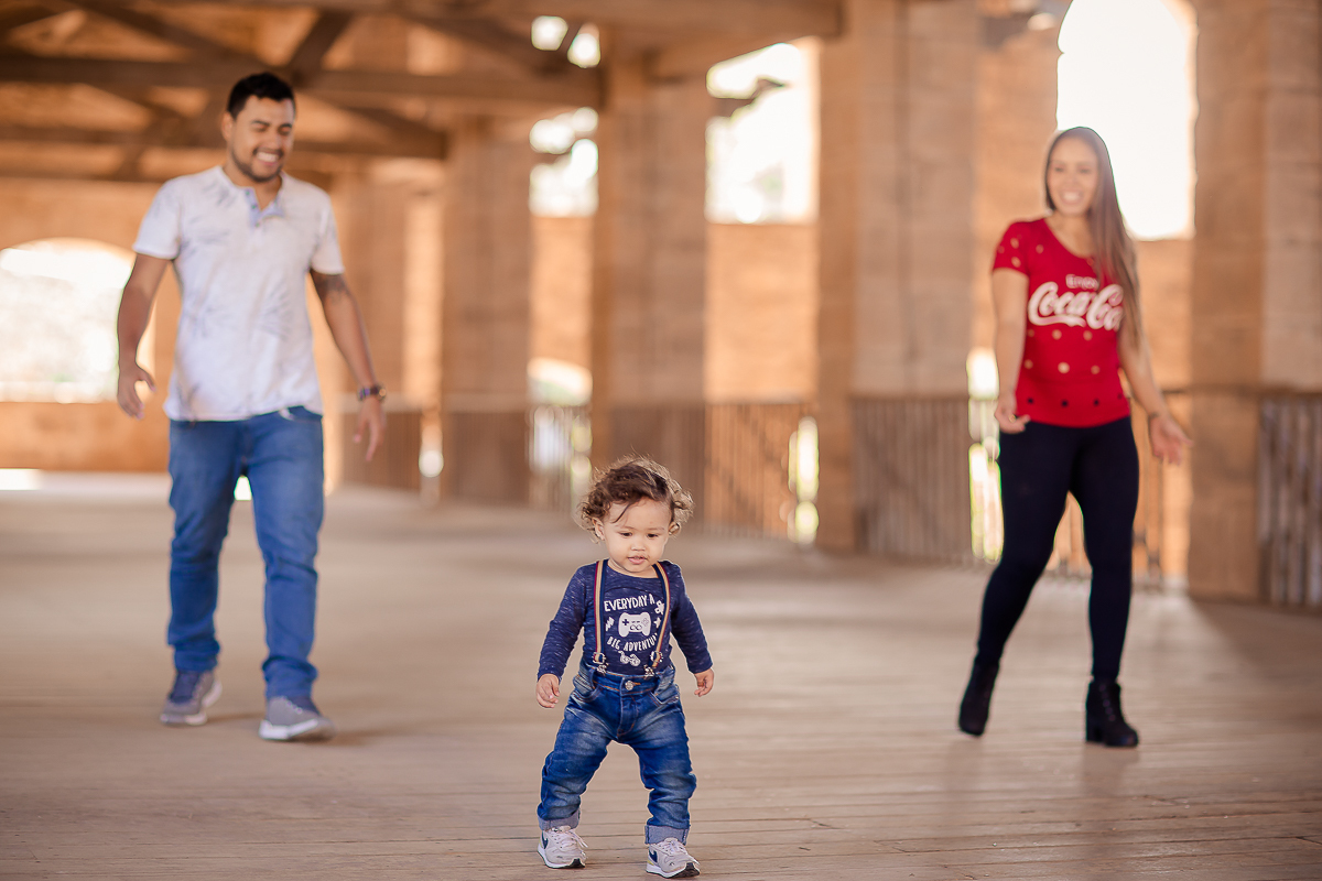 Depois de um ano conosco chegou ao fim o acompanhamento do Vicente e nada melhor para comemorar o 1º aninho com muita bagunça e um bolo

O Vi é menininho muito esperto...e essa cabeça cheia de cachinhos?? <3 <3 