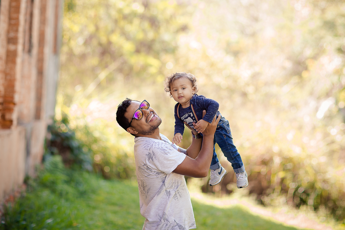 Depois de um ano conosco chegou ao fim o acompanhamento do Vicente e nada melhor para comemorar o 1º aninho com muita bagunça e um bolo

O Vi é menininho muito esperto...e essa cabeça cheia de cachinhos?? <3 <3 