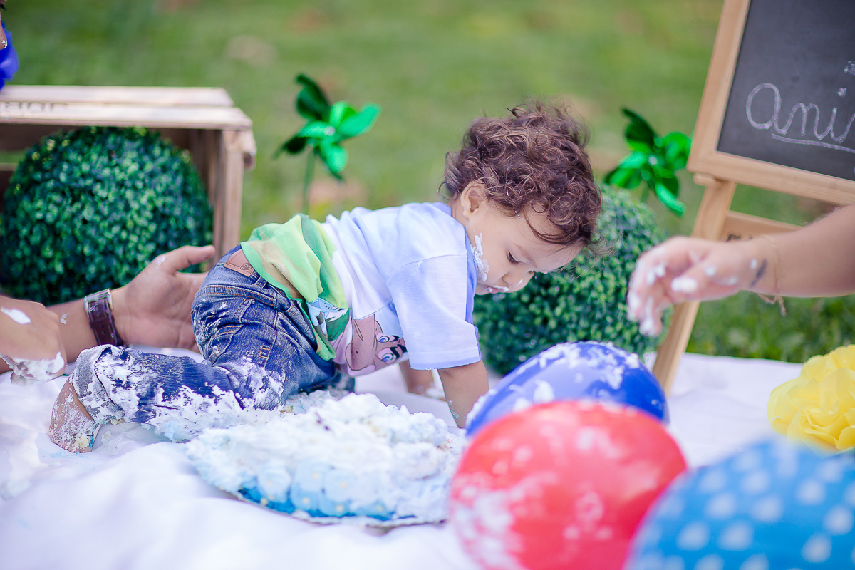 Depois de um ano conosco chegou ao fim o acompanhamento do Vicente e nada melhor para comemorar o 1º aninho com muita bagunça e um bolo

O Vi é menininho muito esperto...e essa cabeça cheia de cachinhos?? <3 <3 