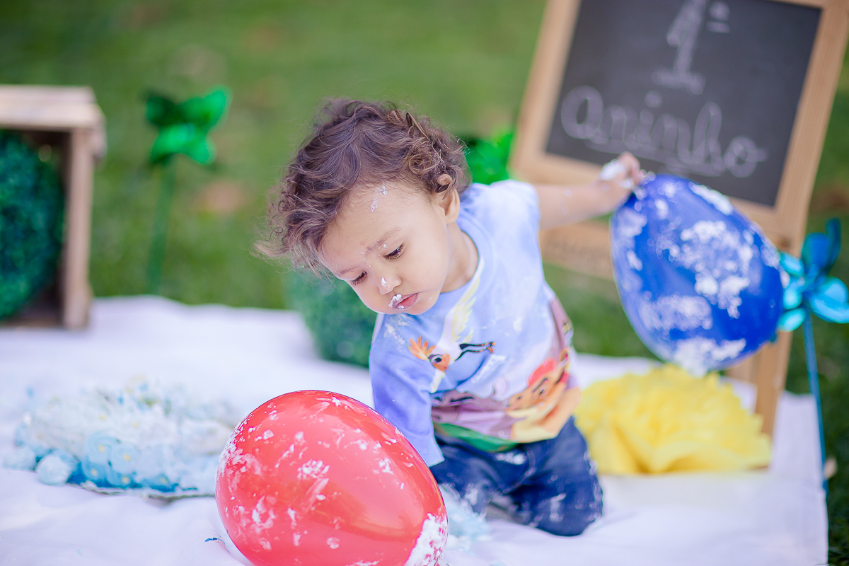 Depois de um ano conosco chegou ao fim o acompanhamento do Vicente e nada melhor para comemorar o 1º aninho com muita bagunça e um bolo

O Vi é menininho muito esperto...e essa cabeça cheia de cachinhos?? <3 <3 