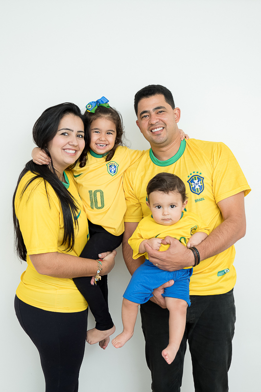 O Heitor completou seus 9 meses e está um menino lindão e sapeca. Nas sessões do pequeno sempre ganhamos vários sorrisos!!  
Este mês o clima principal era a Copa do Mundo, Também fizemos uns cliques com o tema de festa junina e motoqueiro.